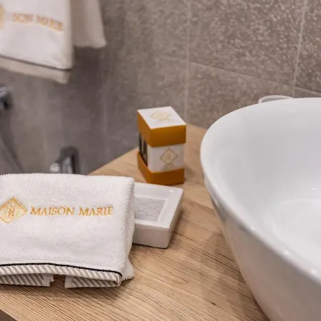 Maison Marie Deluxe Apartment *